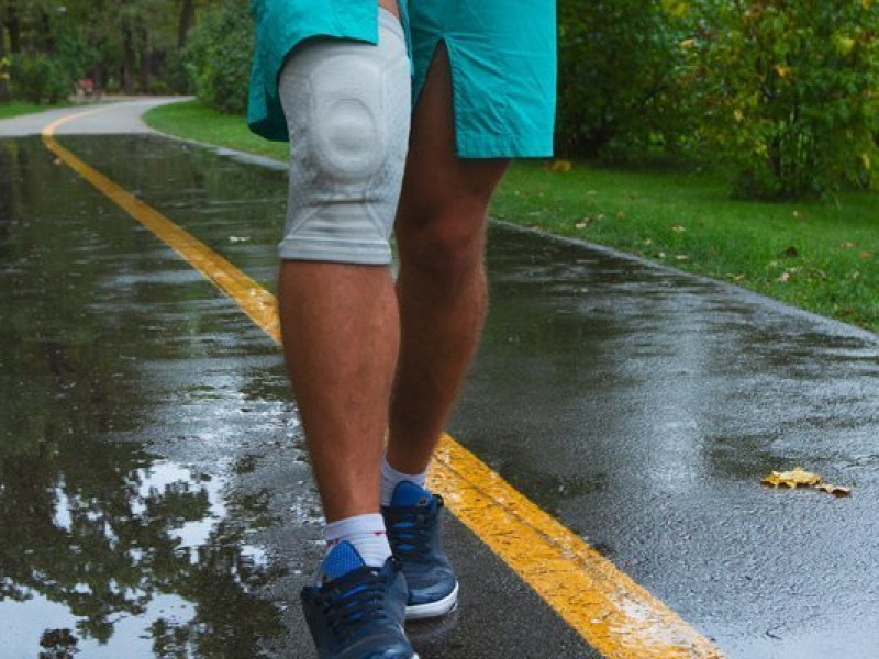 Что выбрать: ортез или бандаж на колено?